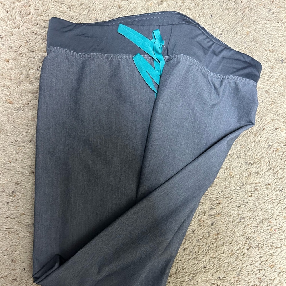 Fig Livingston™ Basic Scrub Pants - Graphite MT